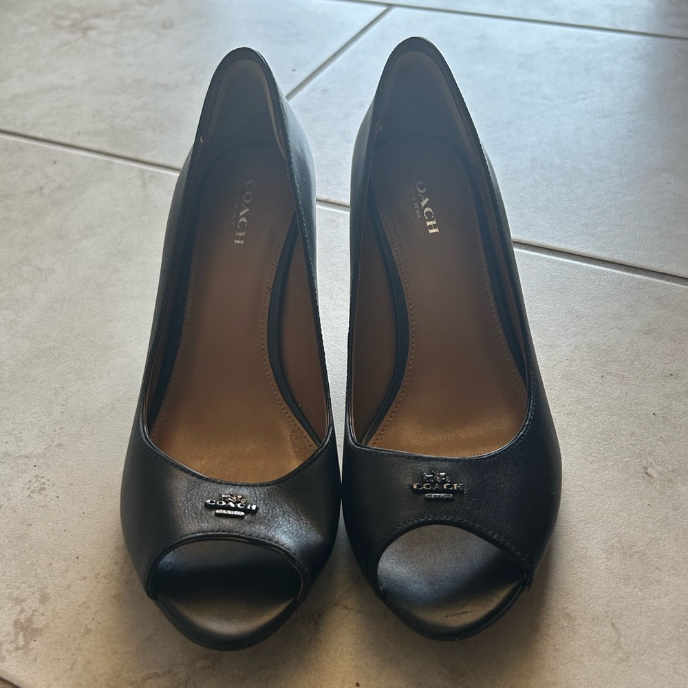 Coach Womens Delilah Black Peep Toe Pumps 8